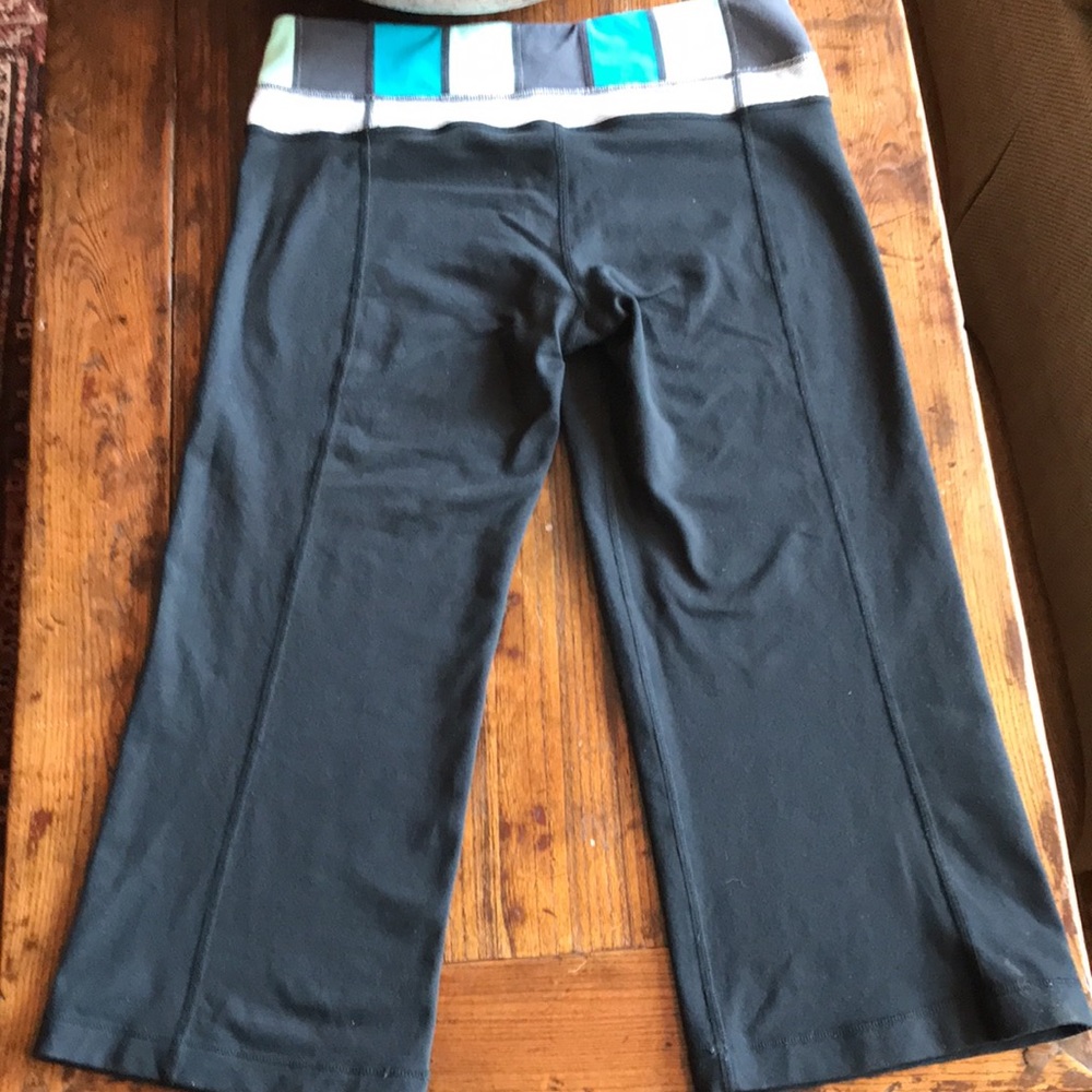 Lululemon reversible black crop yoga pants Sz 6 - Picture 4 of 8